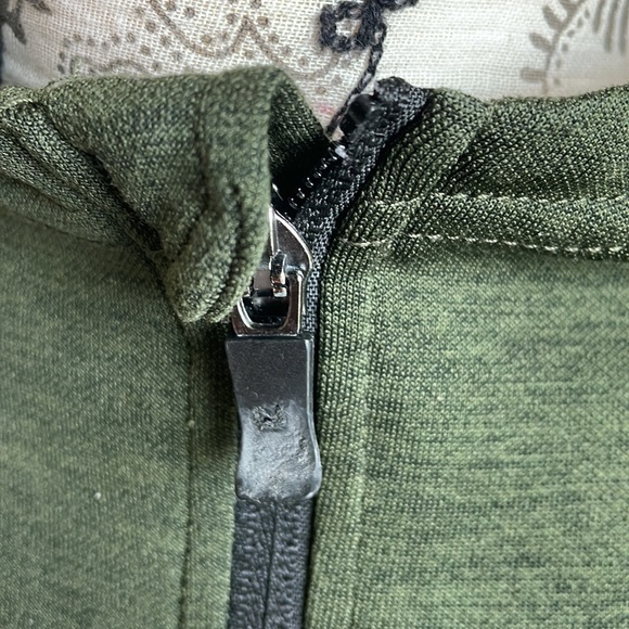 Askya hooded zip up size medium - Picture 4 of 6